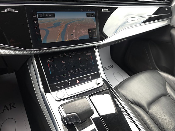 Audi Q7 9 of 16