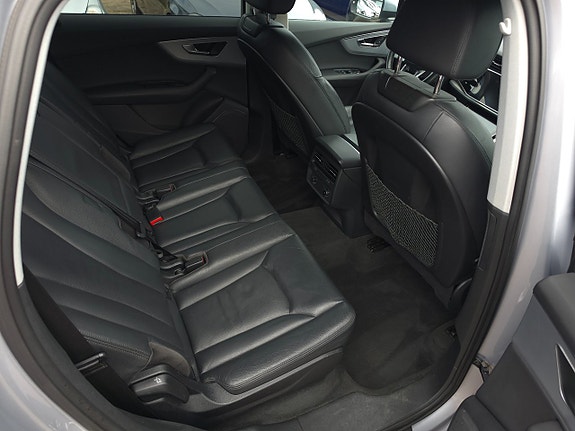 Audi Q7 12 of 16