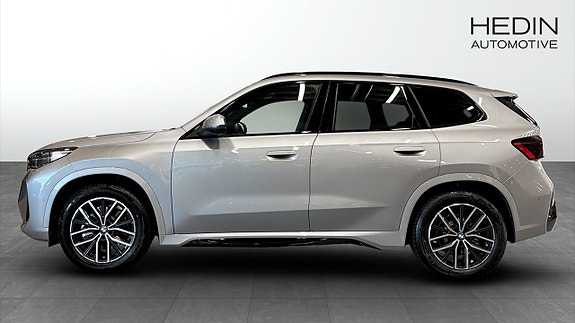 BMW iX1 6 of 14