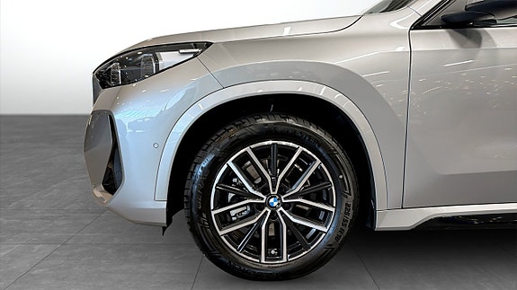 BMW iX1 9 of 14