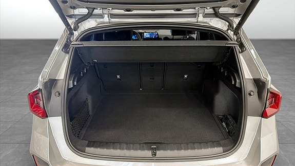 BMW iX1 10 of 14