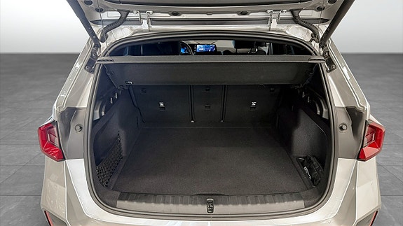 BMW iX1 10 of 14
