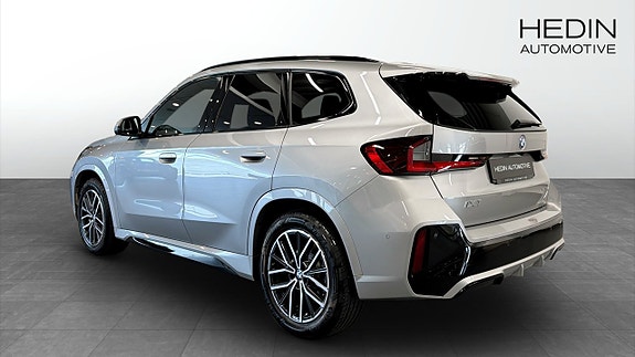BMW iX1 2 of 14
