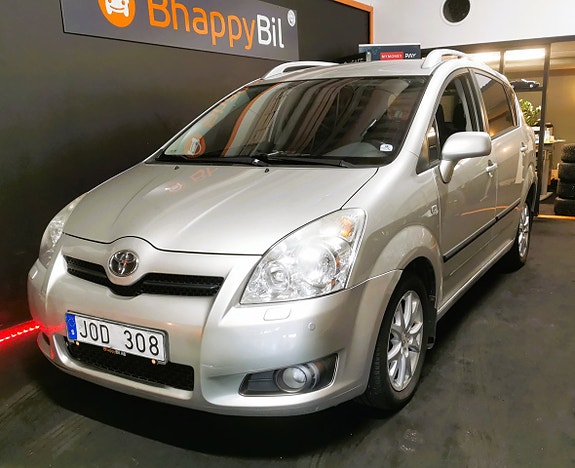 Toyota Corolla Verso 3 of 5