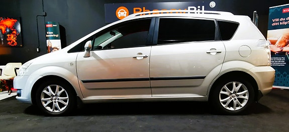 Toyota Corolla Verso 4 of 5