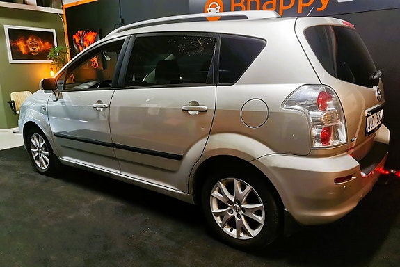 Toyota Corolla Verso 5 of 5