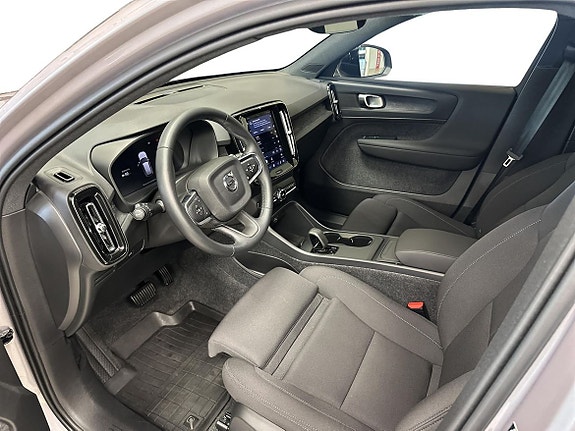 Volvo EX40 6 of 16