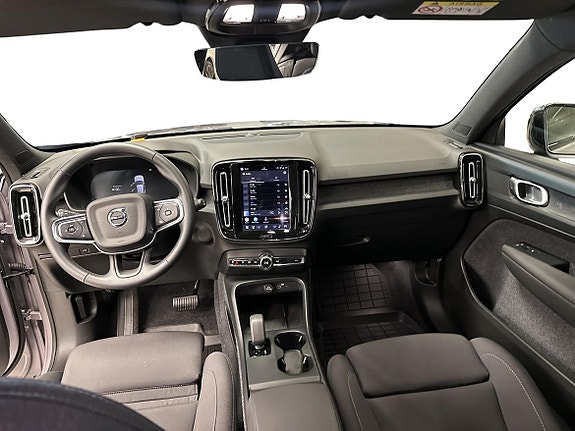 Volvo EX40 7 of 16