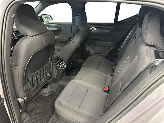 Volvo EX40 11 of 16
