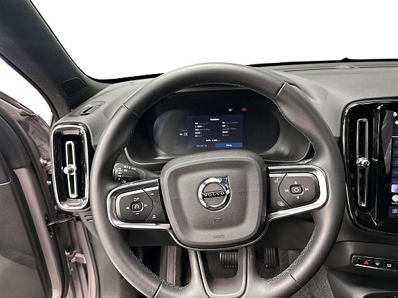 Volvo EX40 8 of 16