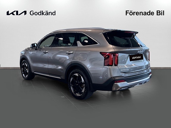 Kia Sorento 6 of 14