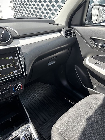 Suzuki Swift 12 of 18