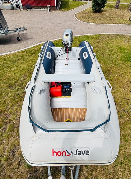 Honda HonWave T35 AE3 med Honda BF20SHSU 20 hk fyrtaktsmotor 2 of 5