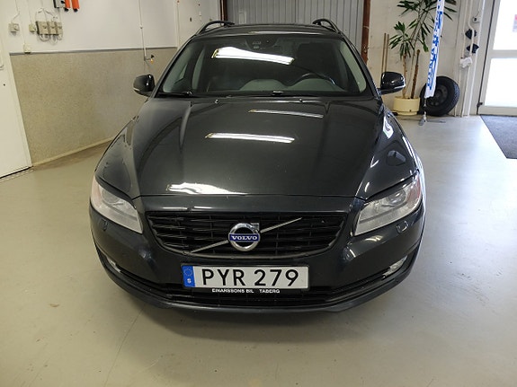 Volvo V70 2 of 12