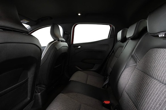 Renault Clio 17 of 20