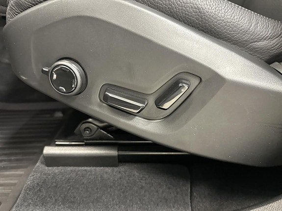 Volvo XC60 13 of 16