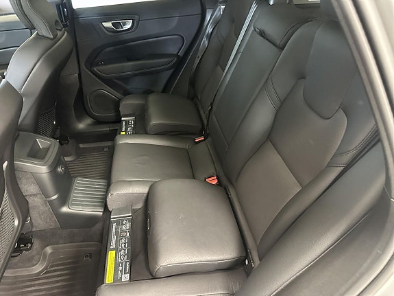 Volvo XC60 10 of 16