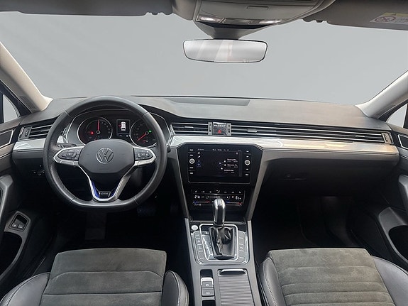 Volkswagen Passat 7 of 9