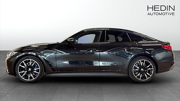 BMW i4 6 of 9