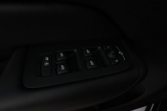 Volvo XC60 16 of 30