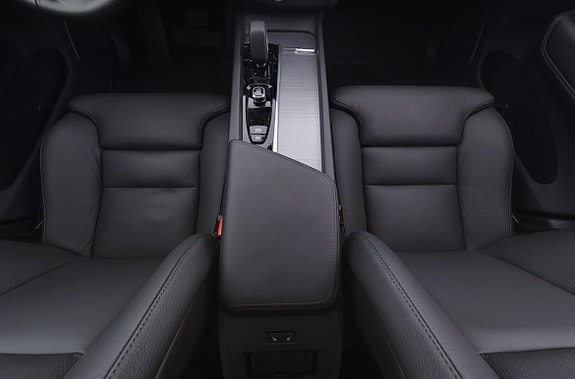Volvo XC60 9 of 30