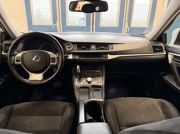 Lexus CT200h 13 of 29