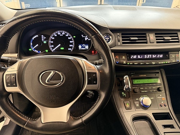 Lexus CT200h 14 of 29