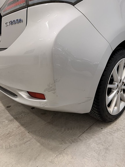 Lexus CT200h 10 of 29