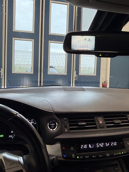 Lexus CT200h 27 of 29