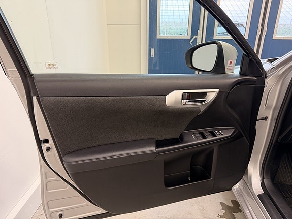 Lexus CT200h 20 of 29