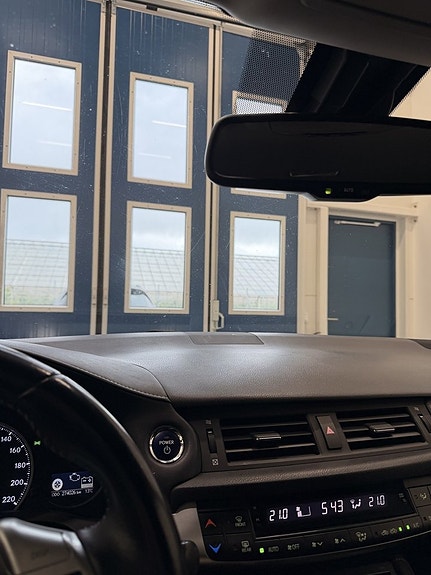 Lexus CT200h 28 of 29