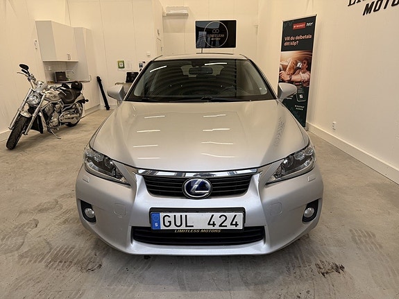 Lexus CT200h 8 of 29