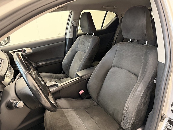 Lexus CT200h 21 of 29