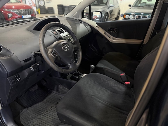 Toyota Yaris 11 of 26