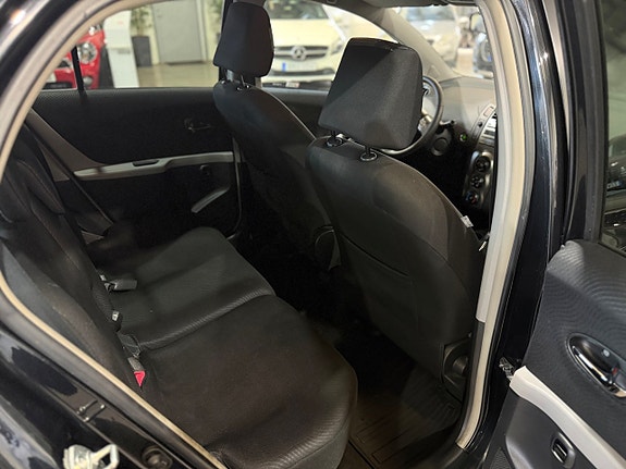 Toyota Yaris 16 of 26