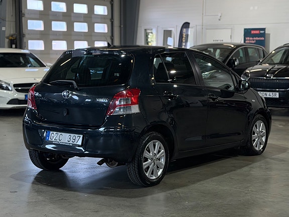 Toyota Yaris 2 of 5