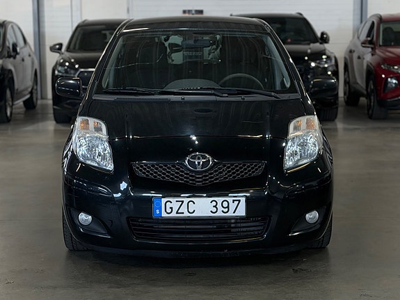 Toyota Yaris 3 of 5