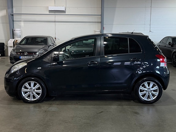 Toyota Yaris 8 of 26