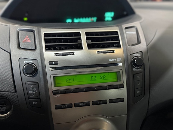 Toyota Yaris 21 of 26