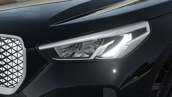 BMW iX1 6 of 13