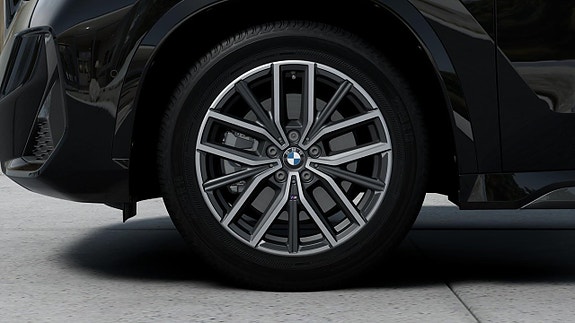 BMW iX1 7 of 13