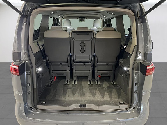 Volkswagen Multivan 15 of 19