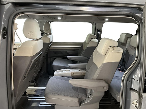 Volkswagen Multivan 7 of 19