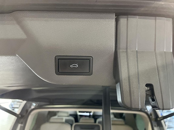 Volkswagen Multivan 17 of 19
