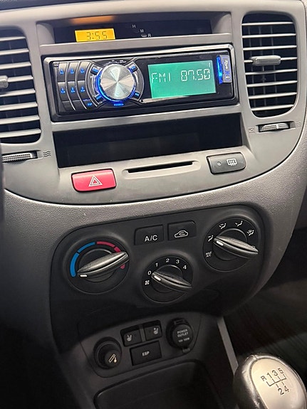 Kia Rio 6 of 10