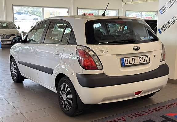 Kia Rio 8 of 10