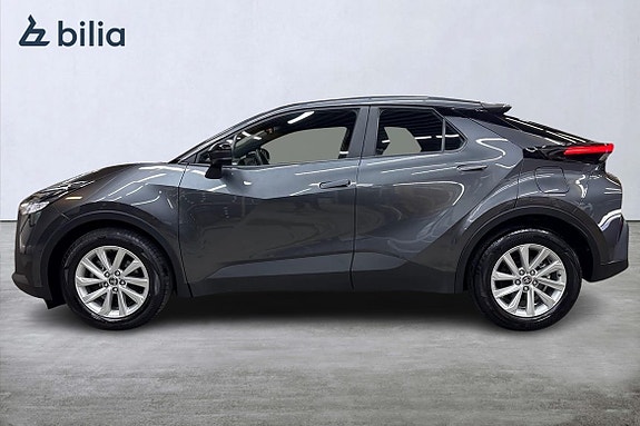 Toyota C-HR 3 of 21