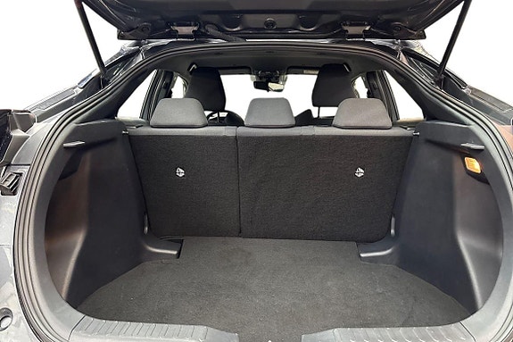 Toyota C-HR 12 of 21