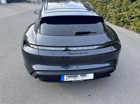 Porsche Taycan Sport Turismo 3 of 5