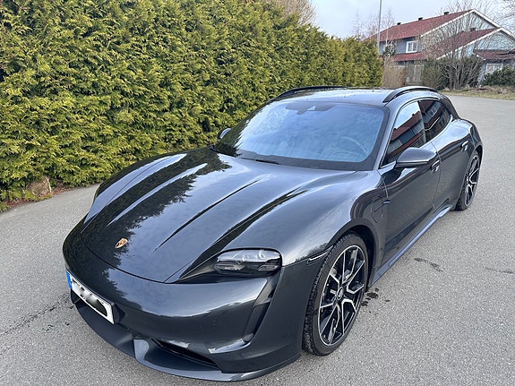 Porsche Taycan Sport Turismo 2 of 5
